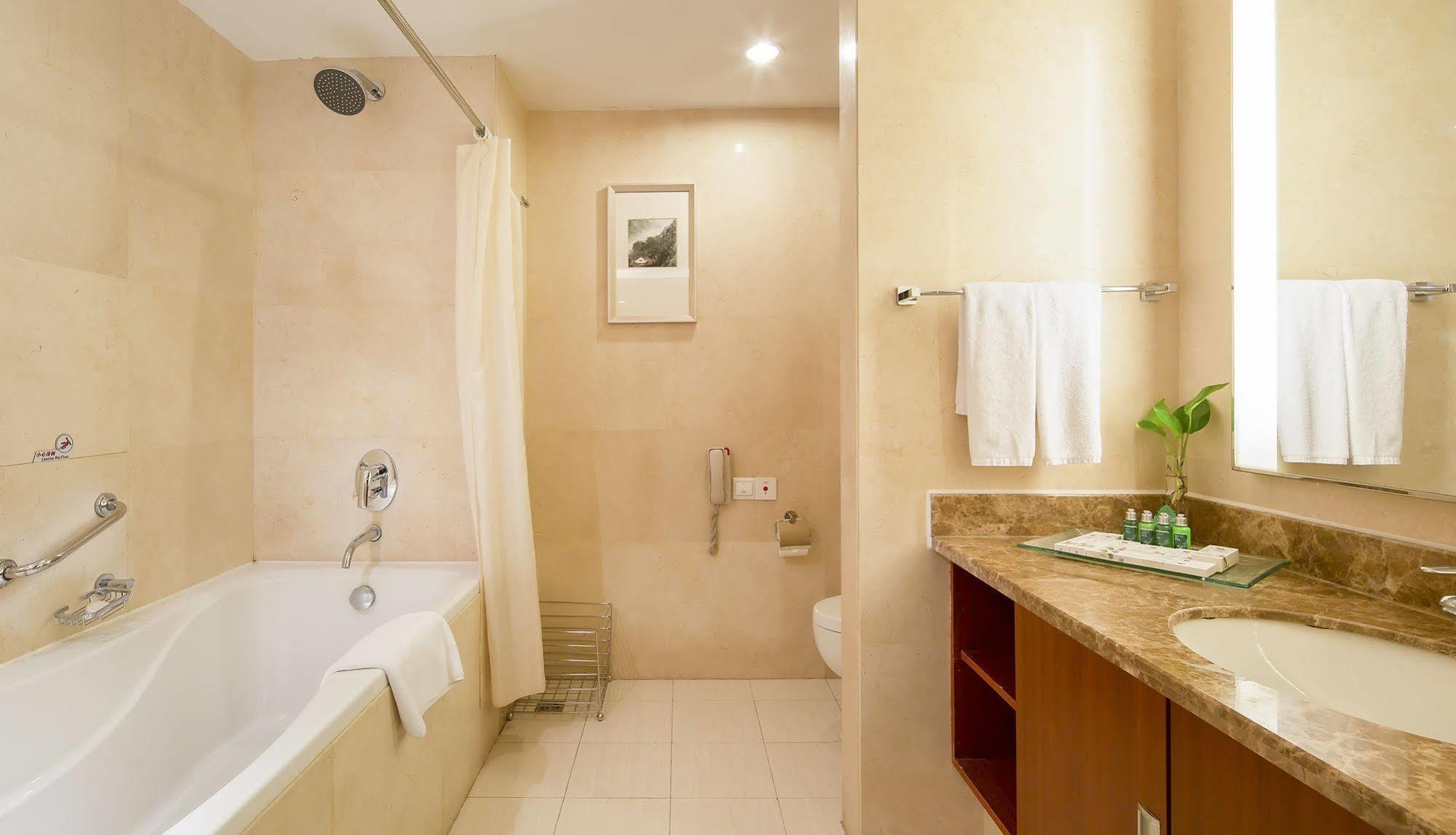 Landison Plaza International Hotel Zhenjiang  Dış mekan fotoğraf